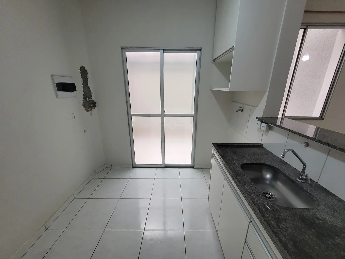 Alugar Apartamento / Padrão em Uberlândia R$ 1.100,00 - Foto 7