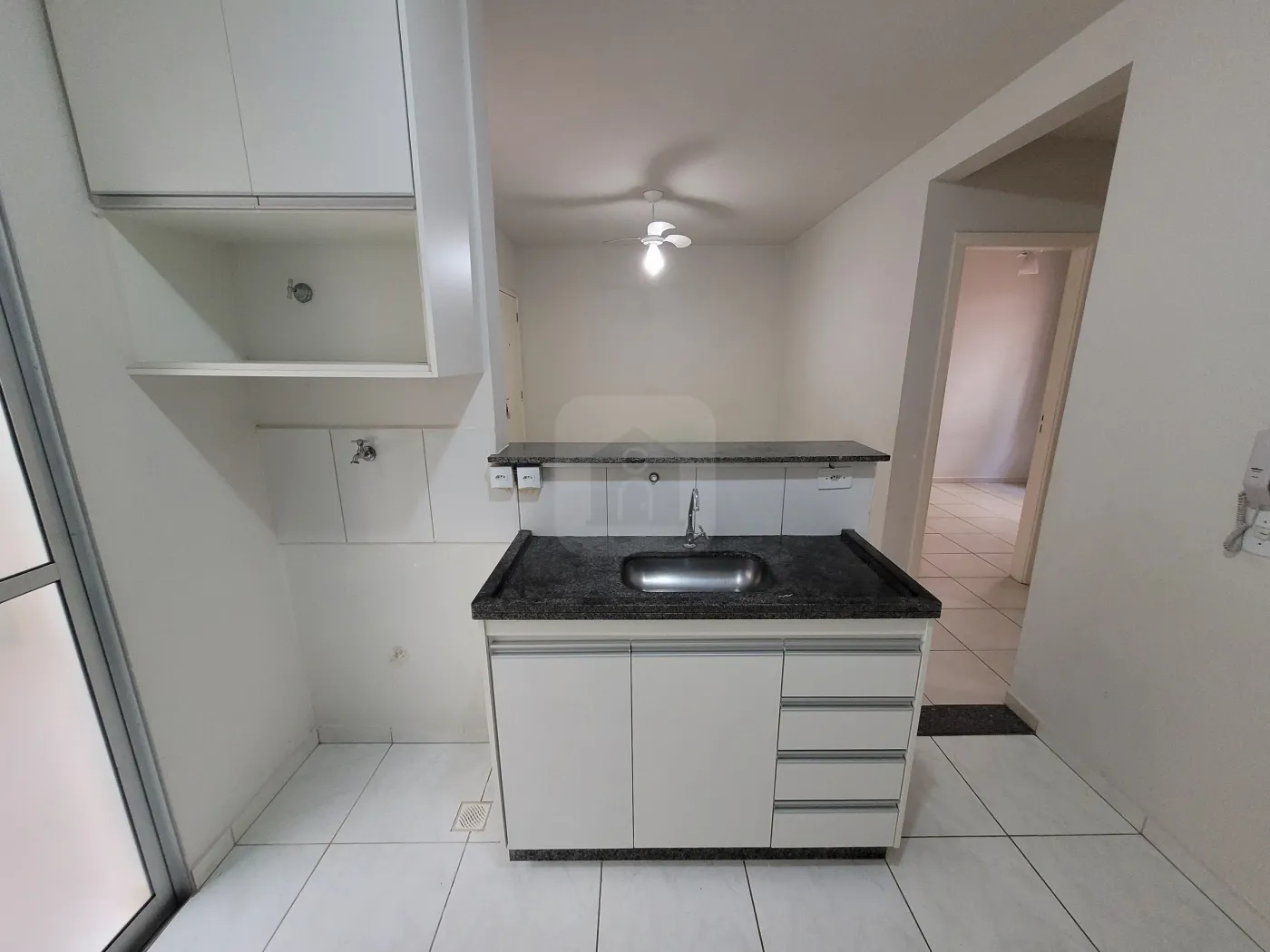 Alugar Apartamento / Padrão em Uberlândia R$ 1.100,00 - Foto 8