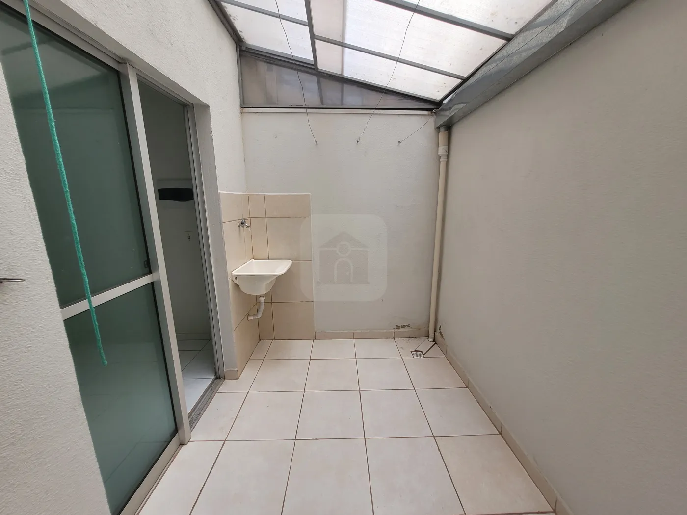 Alugar Apartamento / Padrão em Uberlândia R$ 1.100,00 - Foto 16