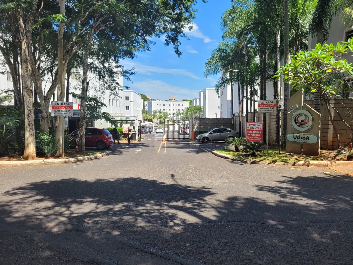Alugar Apartamento / Padrão em Uberlândia R$ 1.100,00 - Foto 1
