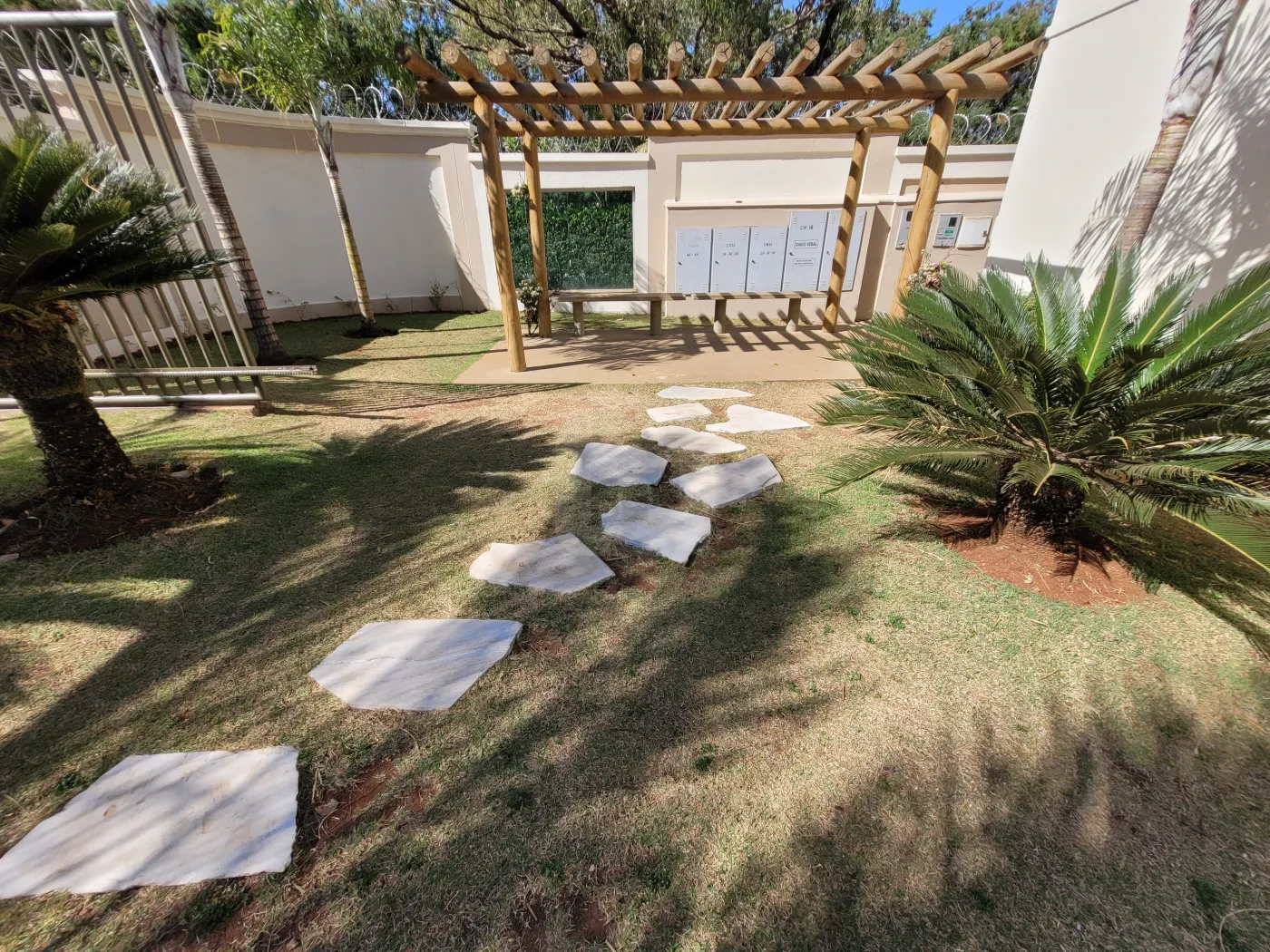 Alugar Apartamento / Padrão em Uberlândia R$ 2.600,00 - Foto 28