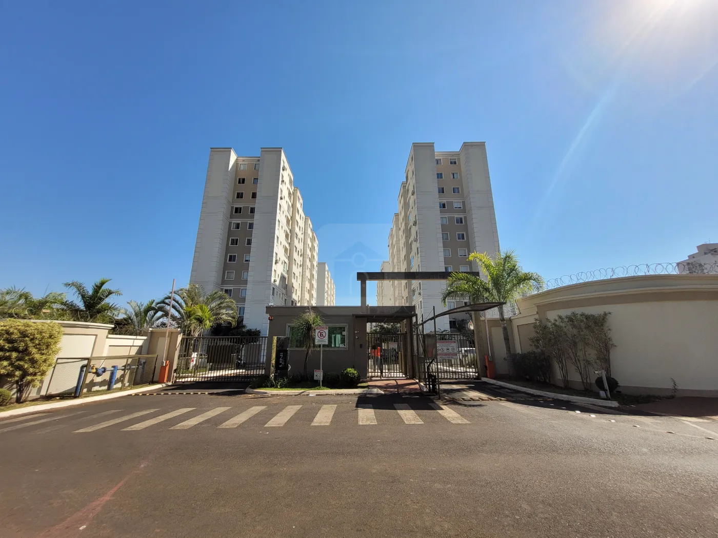 Alugar Apartamento / Padrão em Uberlândia R$ 2.600,00 - Foto 1