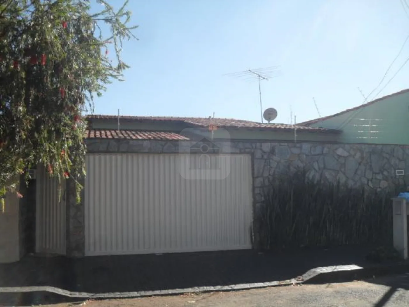 Alugar Casa / Padrão em Uberlândia R$ 3.000,00 - Foto 1