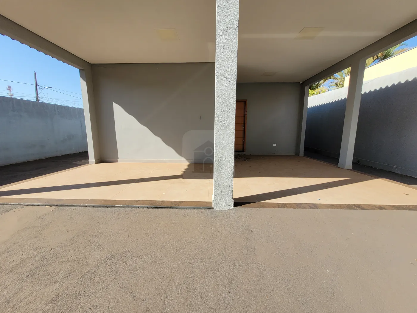 Alugar Casa / Padrão em Uberlândia R$ 2.500,00 - Foto 2