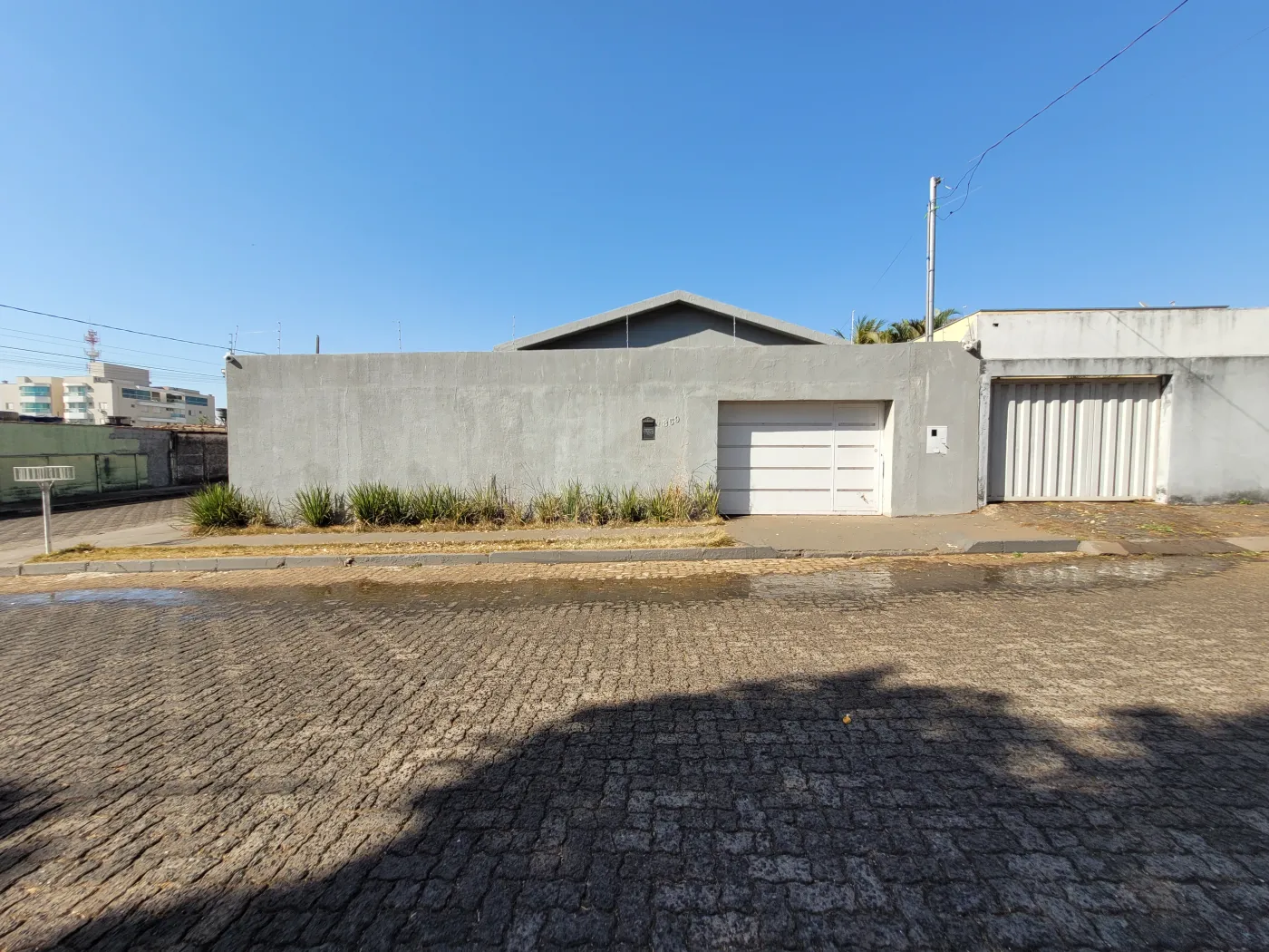 Alugar Casa / Padrão em Uberlândia R$ 2.500,00 - Foto 1