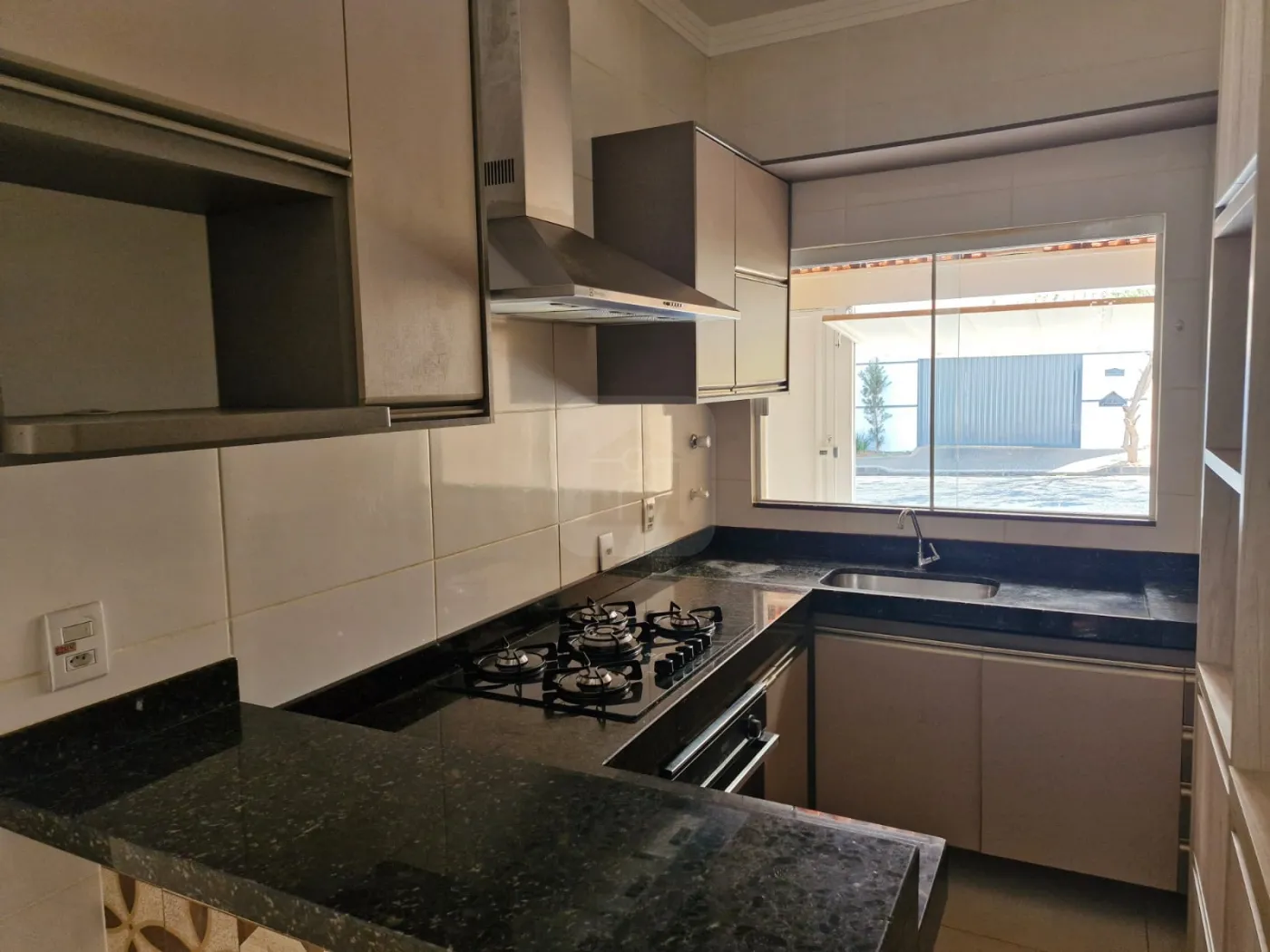 Alugar Casa / Padrão em Uberlândia R$ 2.100,00 - Foto 3