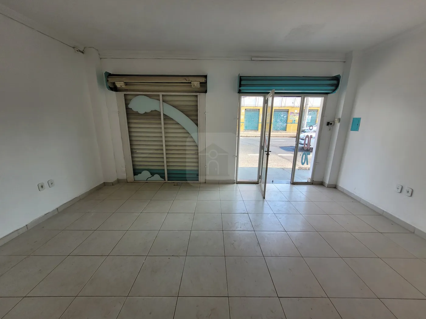 Alugar Comercial / Loja em Uberlândia R$ 1.550,00 - Foto 4