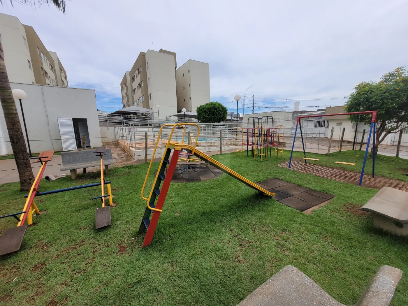 Alugar Apartamento / Padrão em Uberlândia R$ 1.000,00 - Foto 14