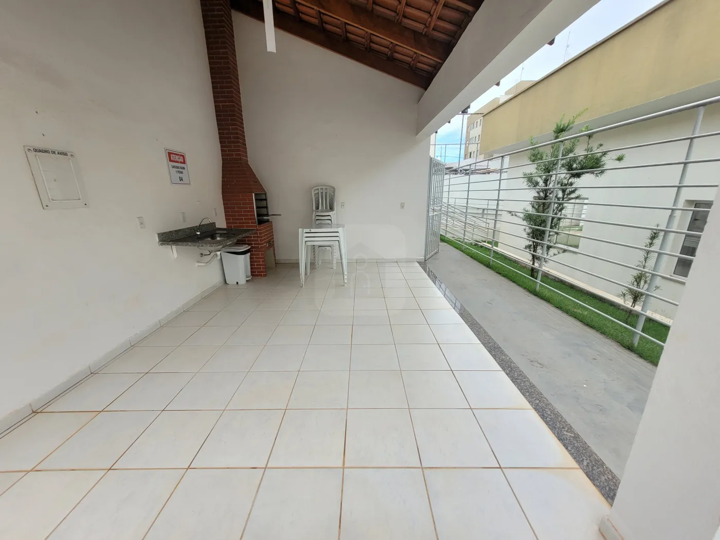 Alugar Apartamento / Padrão em Uberlândia R$ 1.000,00 - Foto 20