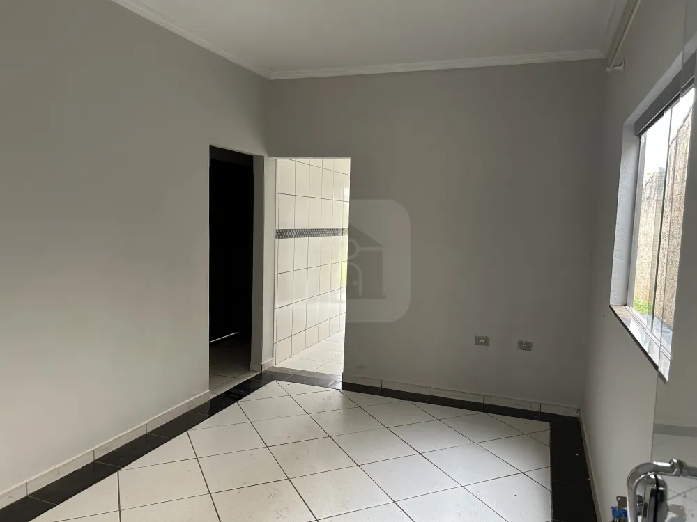 Alugar Casa / Padrão em Uberlândia R$ 1.600,00 - Foto 2