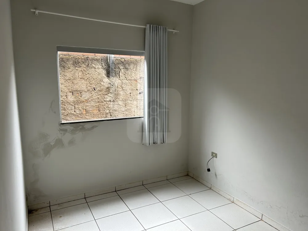 Alugar Casa / Padrão em Uberlândia R$ 1.600,00 - Foto 3