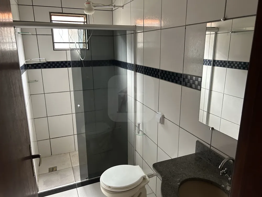 Alugar Casa / Padrão em Uberlândia R$ 1.600,00 - Foto 6