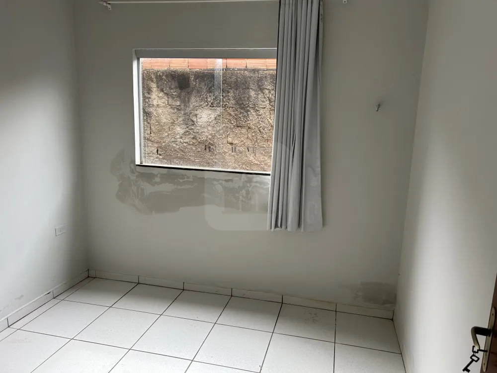 Alugar Casa / Padrão em Uberlândia R$ 1.600,00 - Foto 4