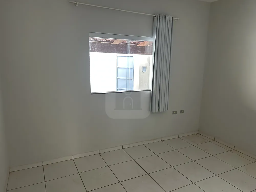 Alugar Casa / Padrão em Uberlândia R$ 1.600,00 - Foto 5
