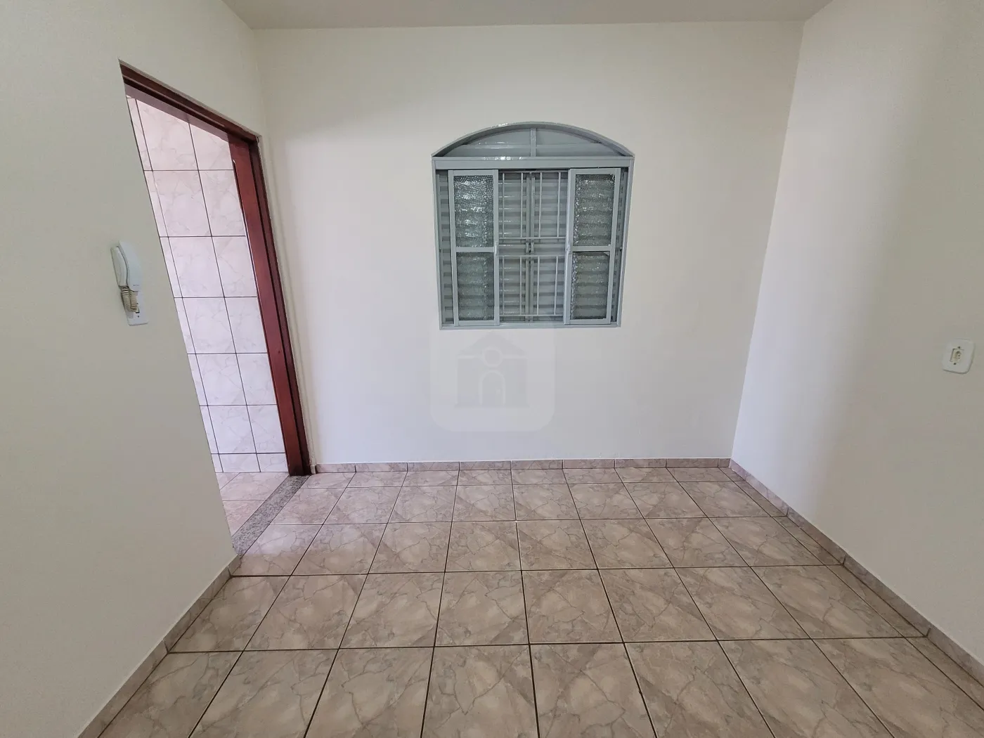 Alugar Casa / Padrão em Uberlândia R$ 1.700,00 - Foto 4