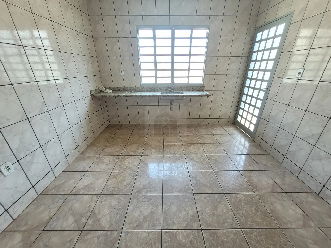Alugar Casa / Padrão em Uberlândia R$ 1.700,00 - Foto 6