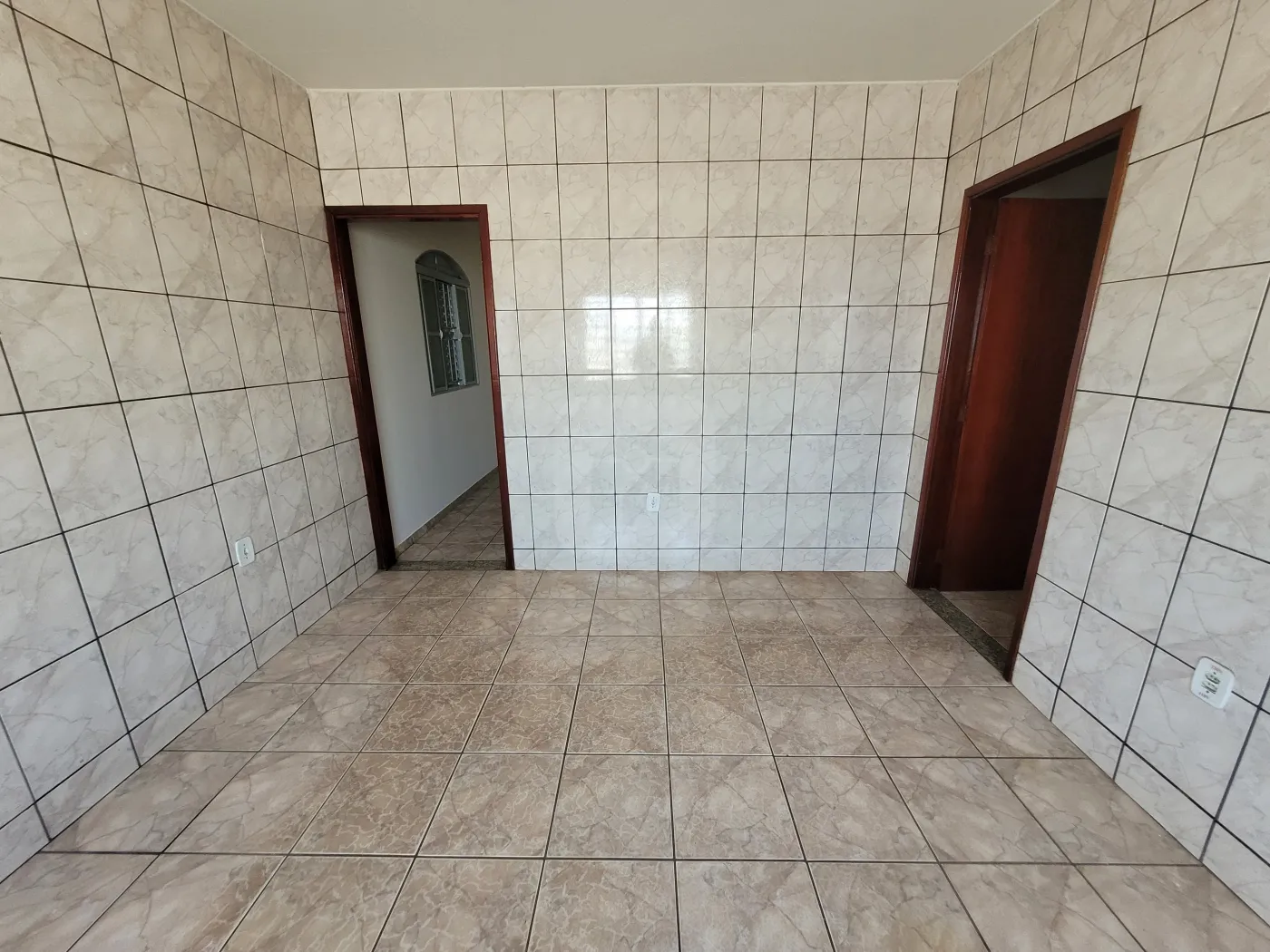 Alugar Casa / Padrão em Uberlândia R$ 1.700,00 - Foto 7