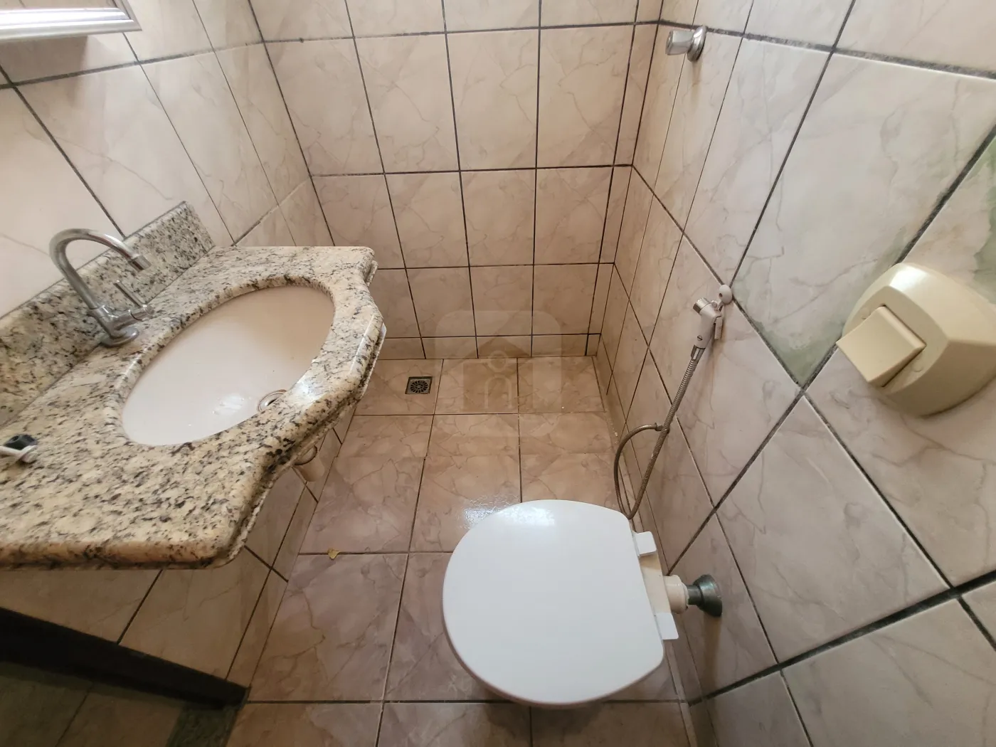 Alugar Casa / Padrão em Uberlândia R$ 1.700,00 - Foto 15