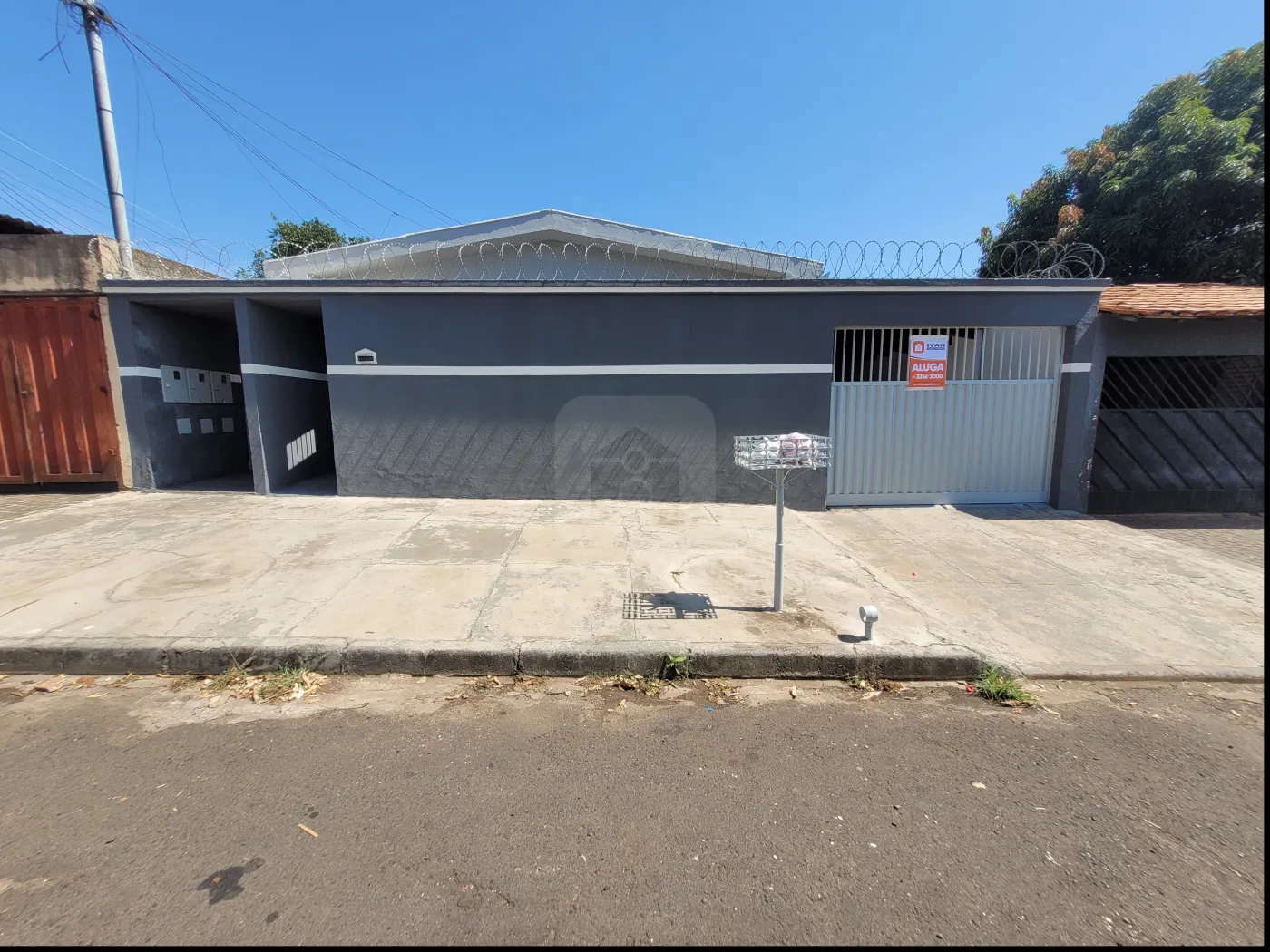 Alugar Casa / Padrão em Uberlândia R$ 1.700,00 - Foto 1
