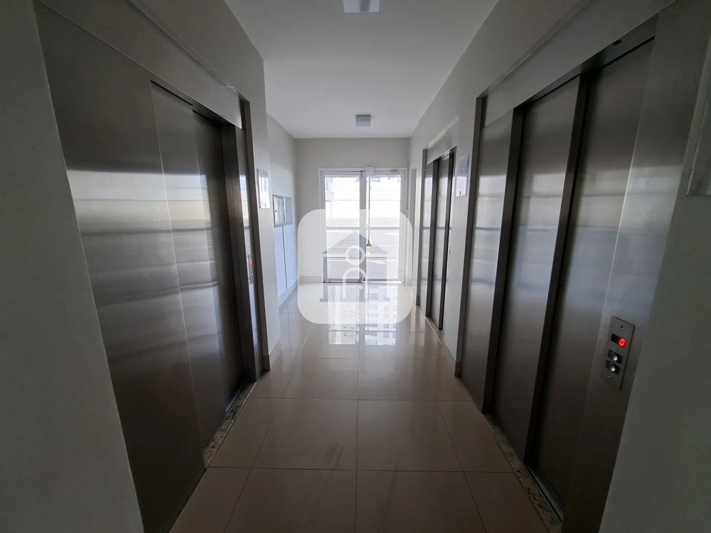 Alugar Apartamento / Padrão em Uberlândia R$ 2.000,00 - Foto 3