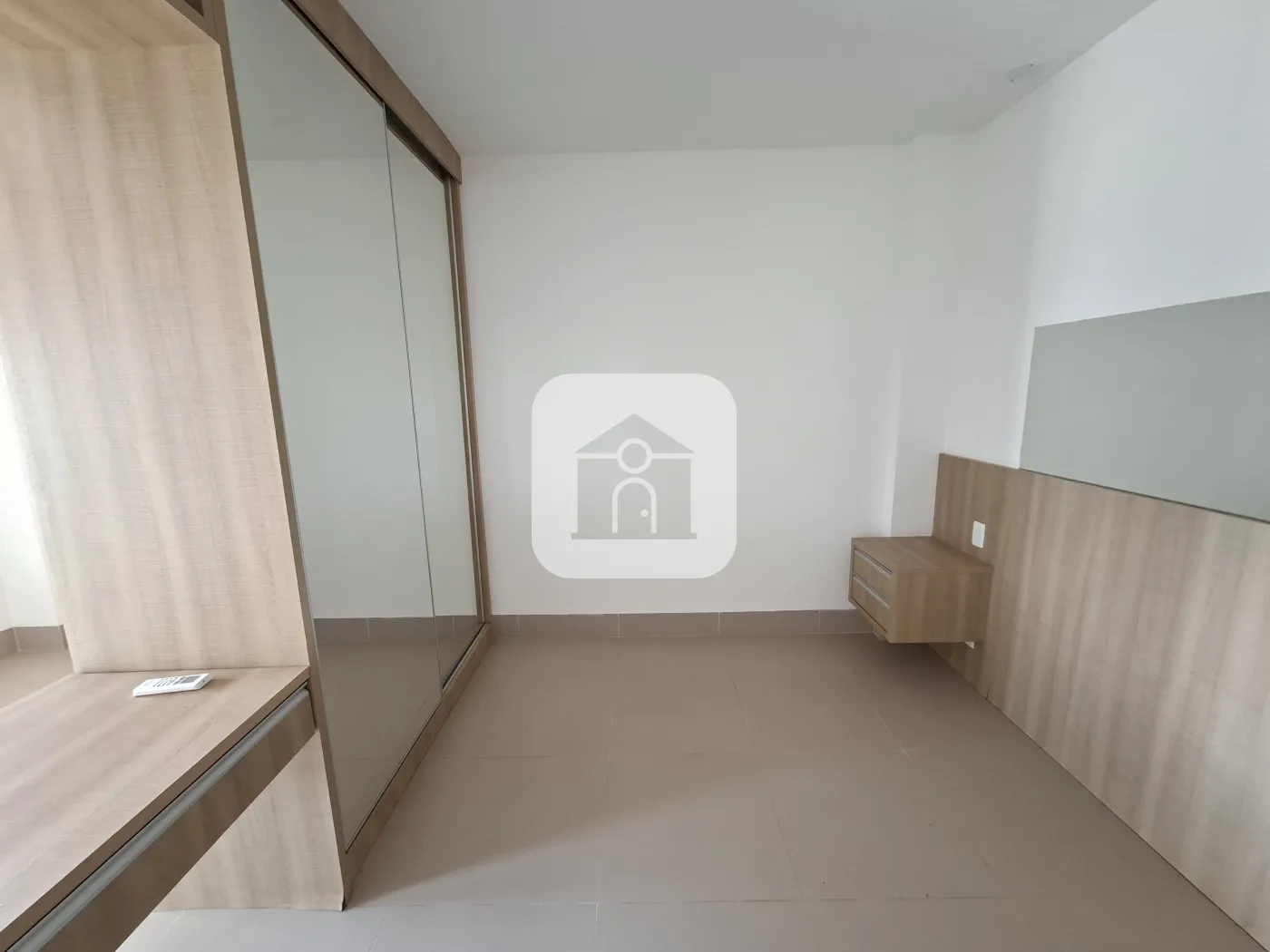 Alugar Apartamento / Padrão em Uberlândia R$ 2.000,00 - Foto 6