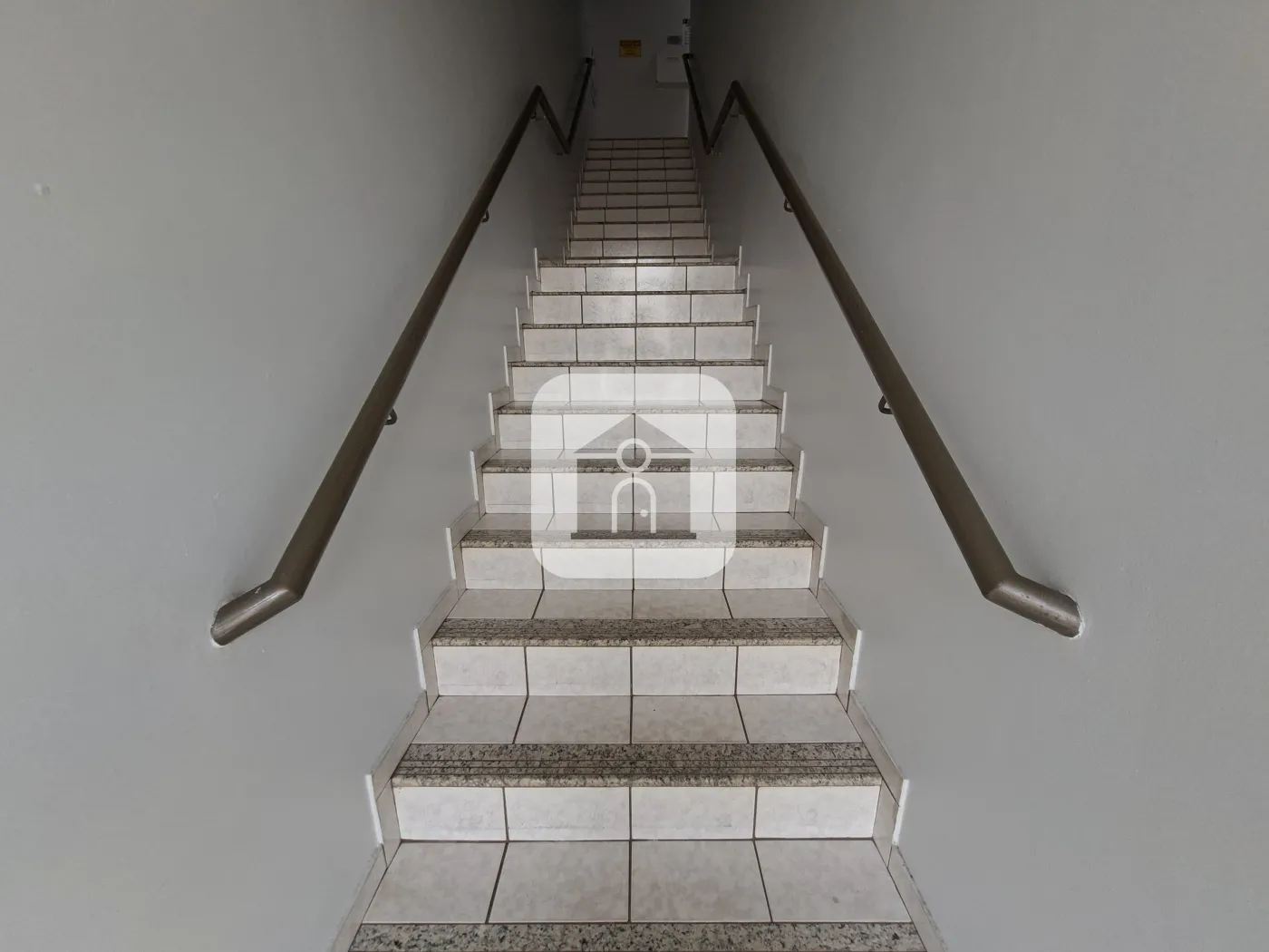 Alugar Comercial / Sala Comercial em Uberlândia R$ 1.300,00 - Foto 1