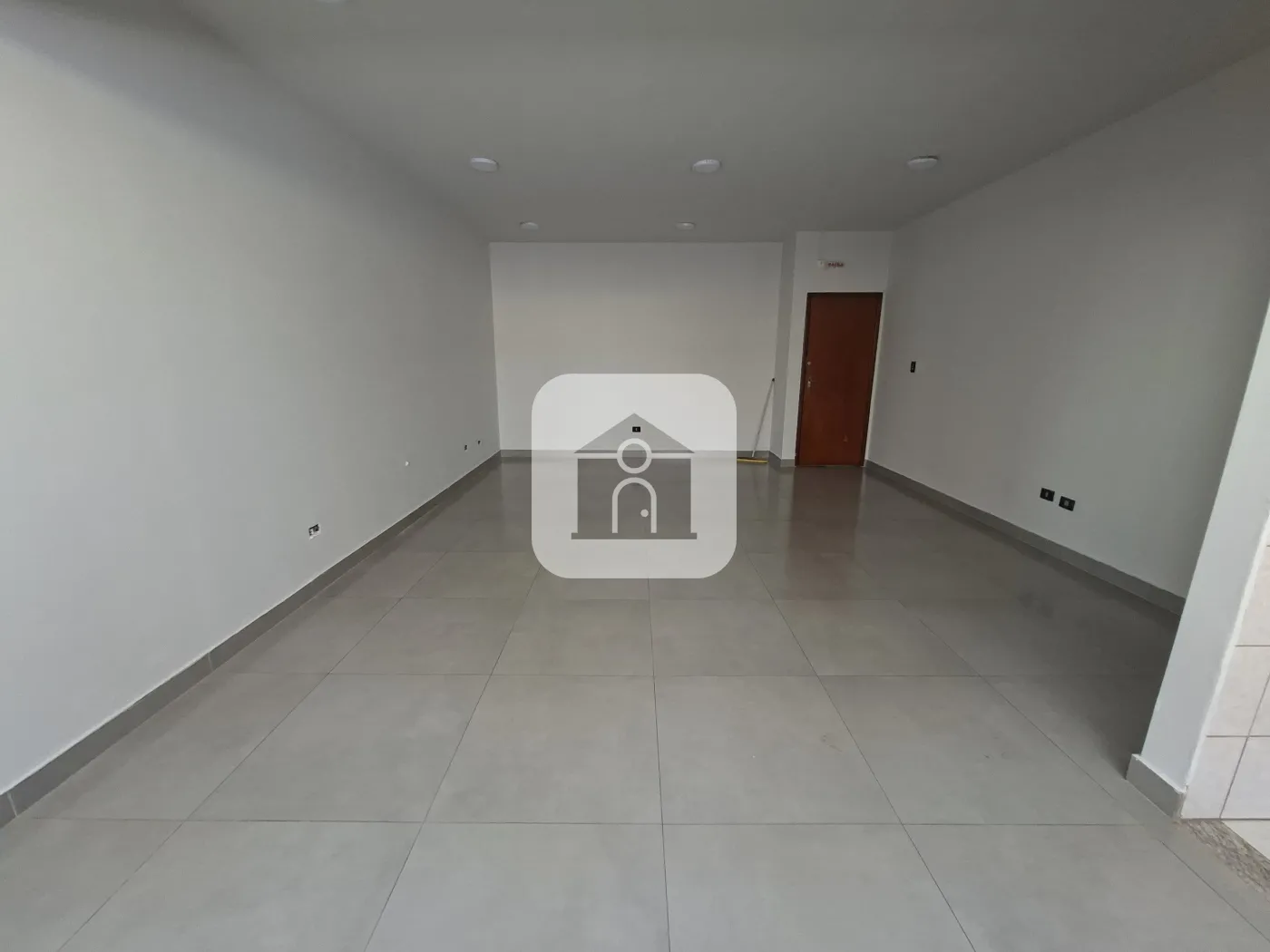 Alugar Comercial / Sala Comercial em Uberlândia R$ 1.300,00 - Foto 3