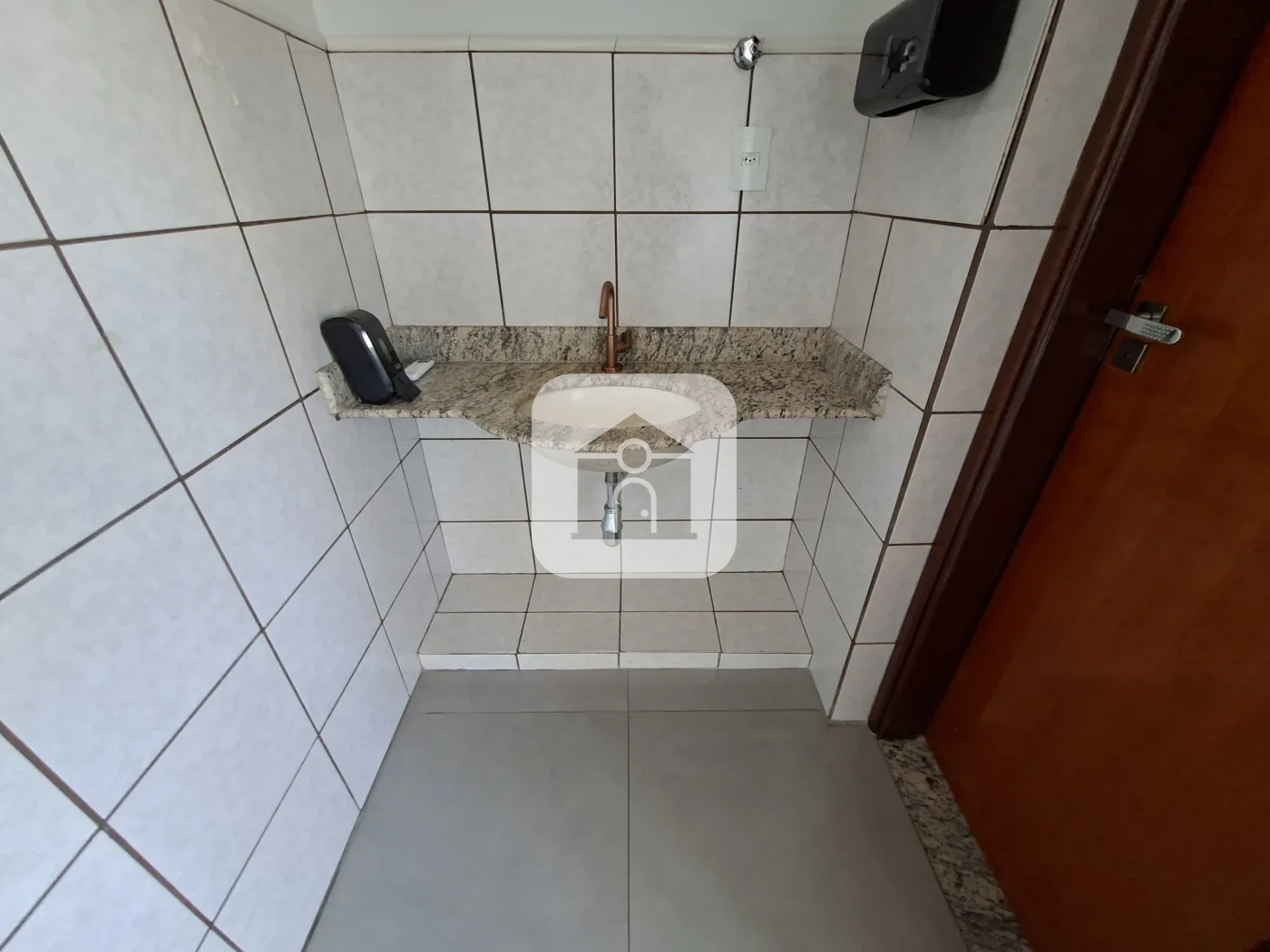 Alugar Comercial / Sala Comercial em Uberlândia R$ 1.400,00 - Foto 5