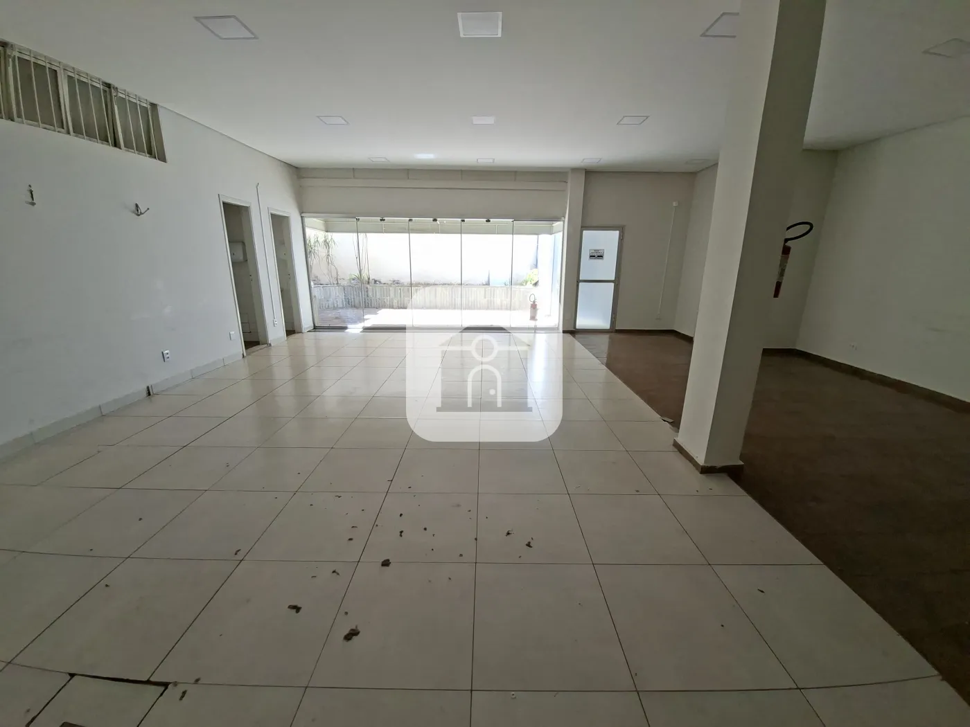 Alugar Comercial / Loja em Uberlândia R$ 1.500,00 - Foto 5