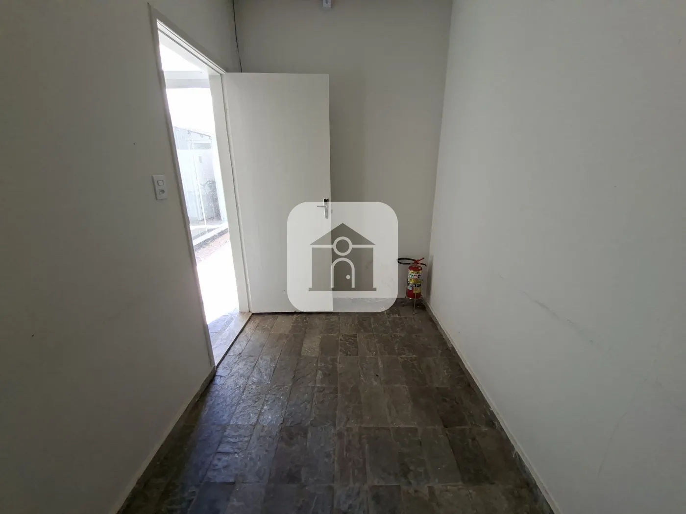 Alugar Comercial / Loja em Uberlândia R$ 1.500,00 - Foto 11