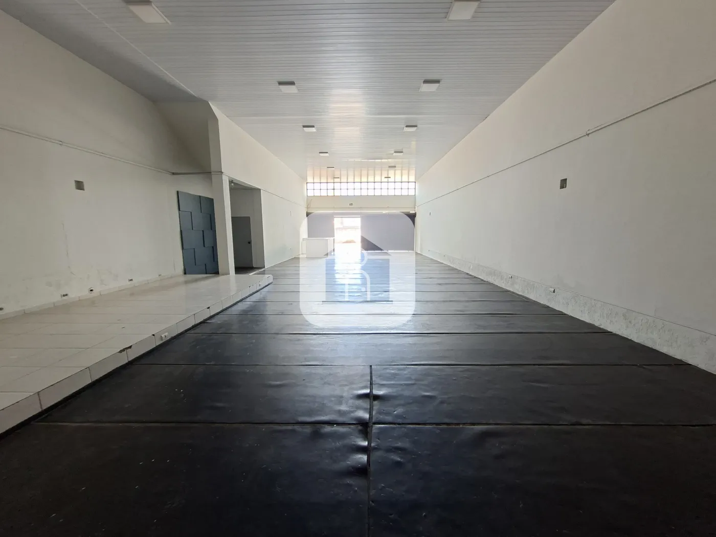 Alugar Comercial / Loja em Uberlândia R$ 1.500,00 - Foto 15