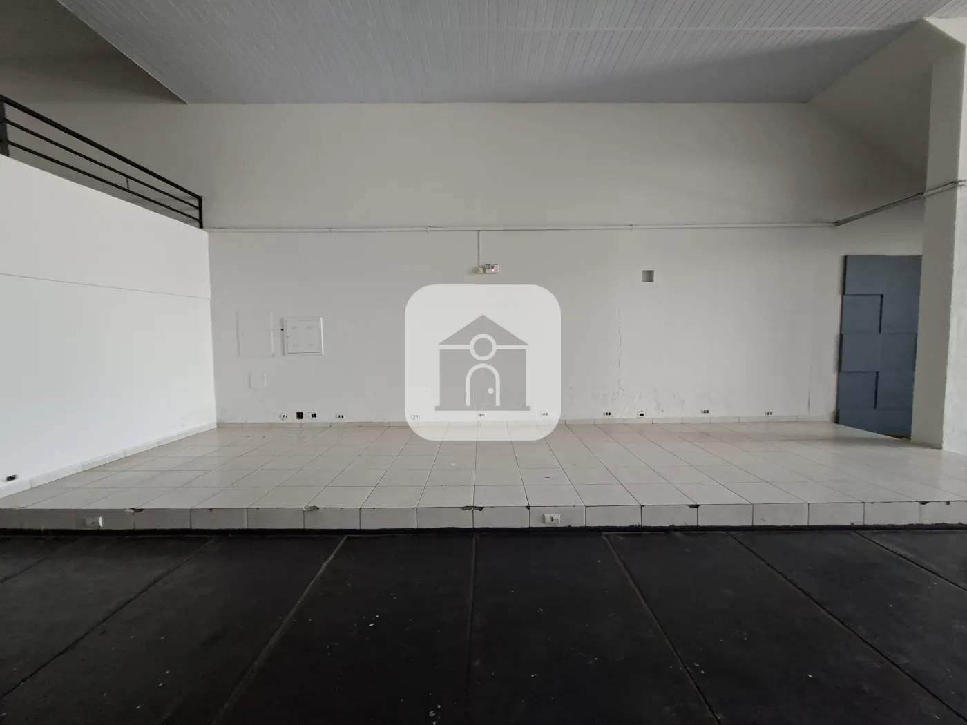 Alugar Comercial / Loja em Uberlândia R$ 1.500,00 - Foto 16