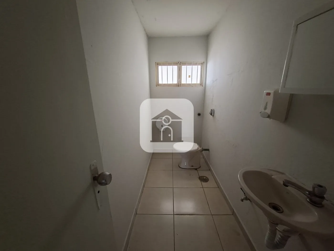Alugar Comercial / Loja em Uberlândia R$ 1.500,00 - Foto 23