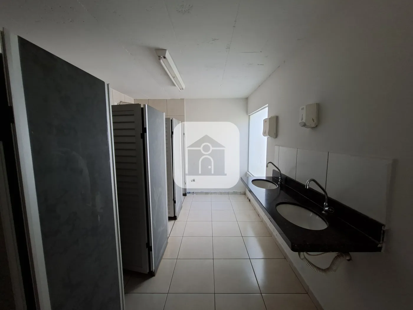 Alugar Comercial / Loja em Uberlândia R$ 1.500,00 - Foto 25