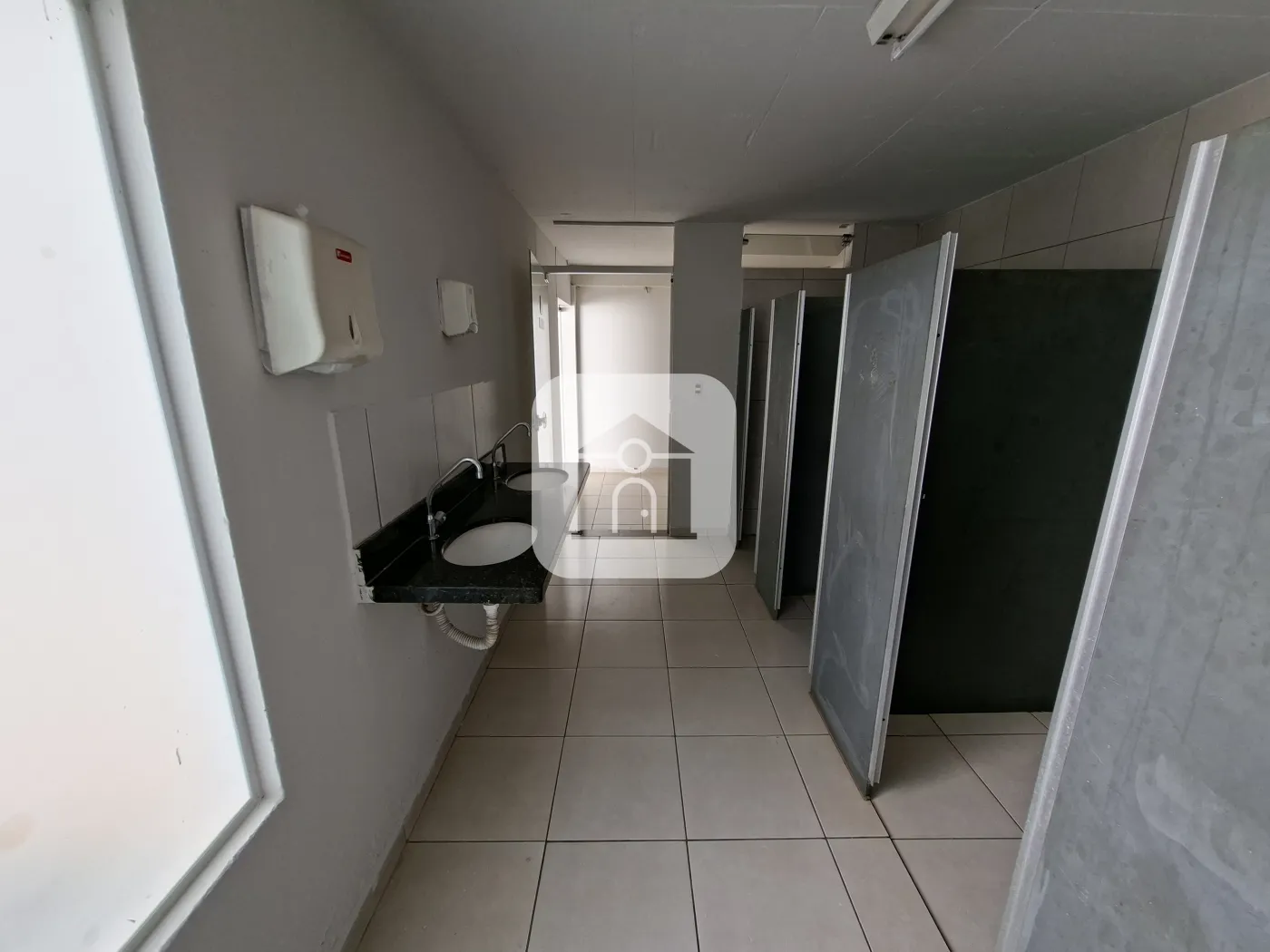 Alugar Comercial / Loja em Uberlândia R$ 1.500,00 - Foto 26