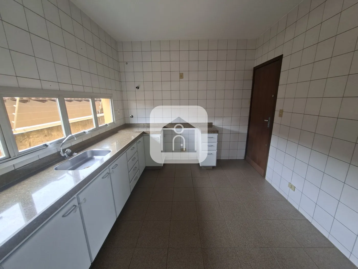 Alugar Apartamento / Padrão em Uberlândia R$ 2.500,00 - Foto 4