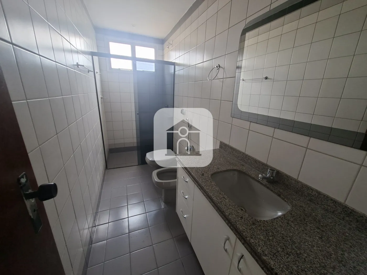 Alugar Apartamento / Padrão em Uberlândia R$ 2.500,00 - Foto 13