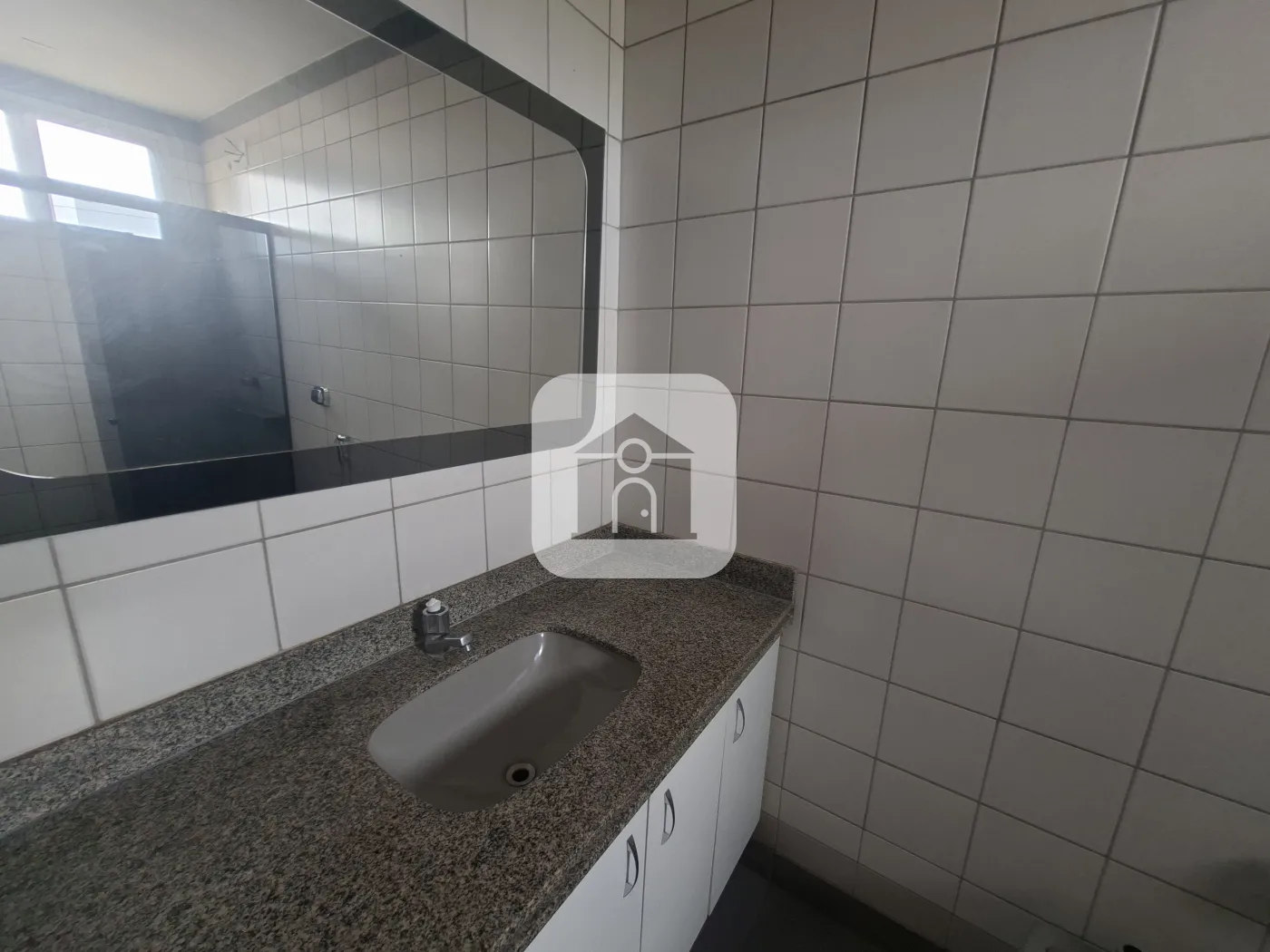 Alugar Apartamento / Padrão em Uberlândia R$ 2.500,00 - Foto 17