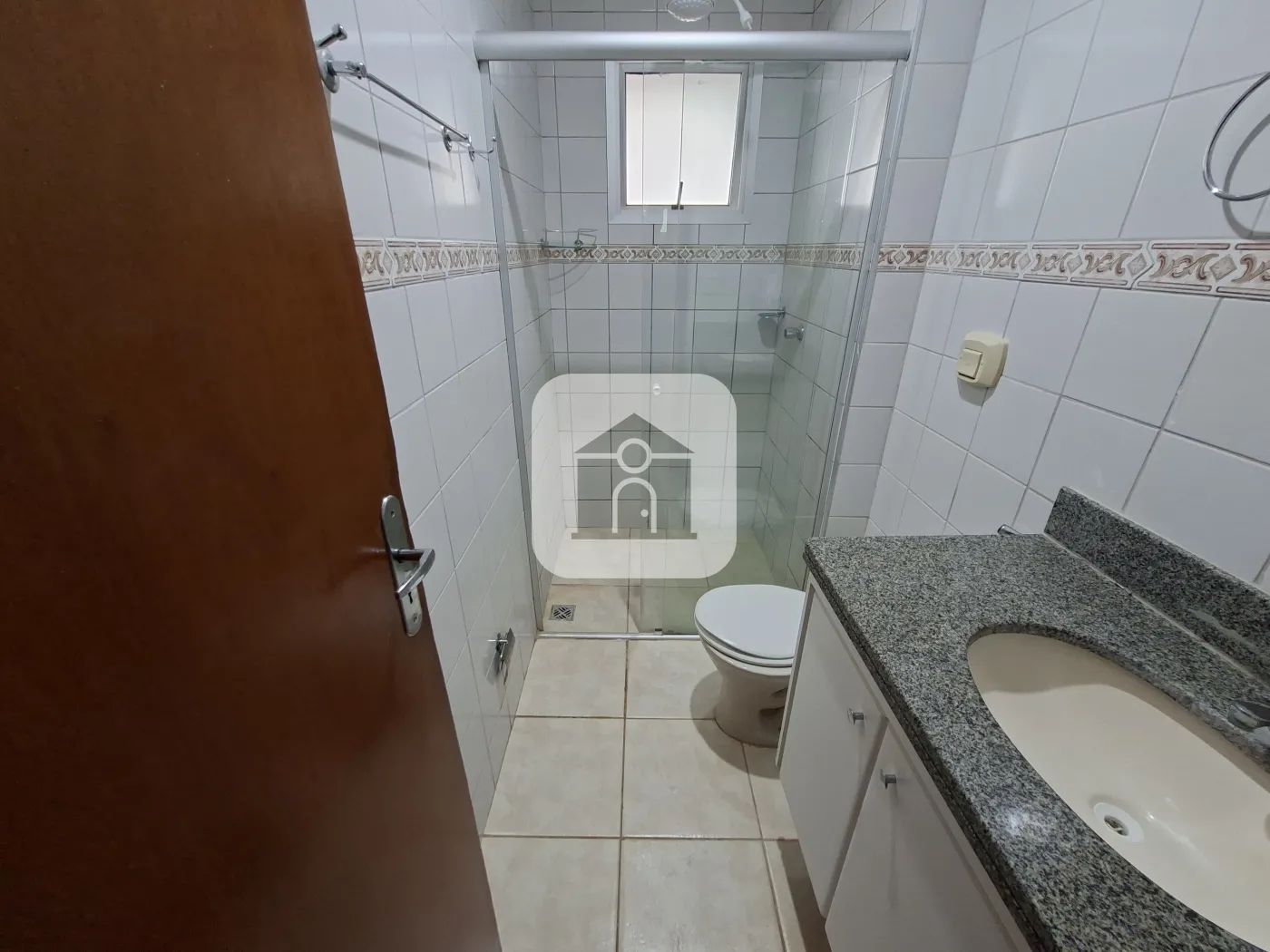 Alugar Apartamento / Padrão em Uberlândia R$ 1.600,00 - Foto 9