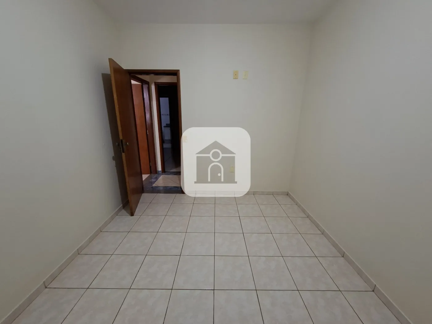 Alugar Apartamento / Padrão em Uberlândia R$ 1.600,00 - Foto 10