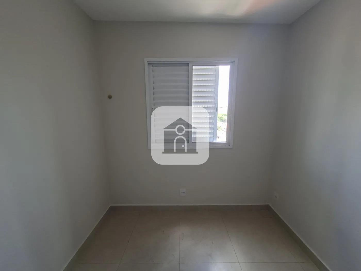 Alugar Apartamento / Padrão em Uberlândia R$ 1.700,00 - Foto 8