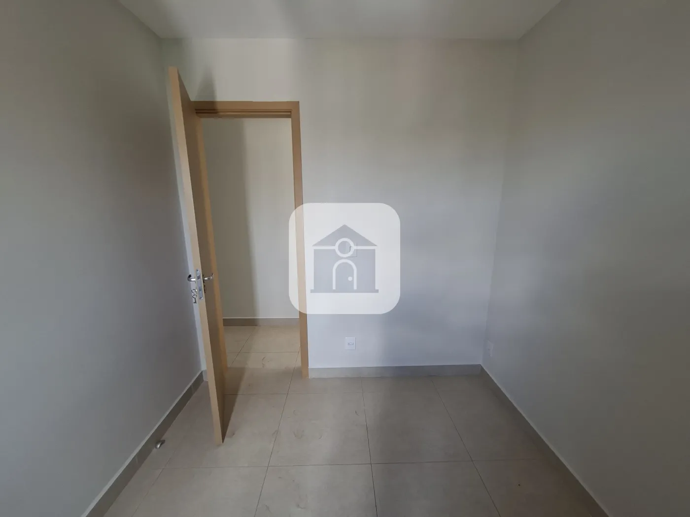 Alugar Apartamento / Padrão em Uberlândia R$ 1.700,00 - Foto 9