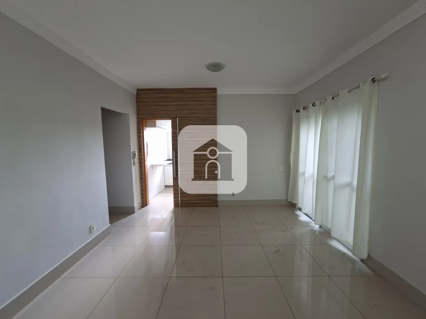 Alugar Apartamento / Padrão em Uberlândia R$ 2.000,00 - Foto 2