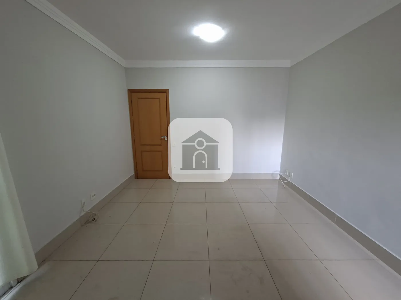 Alugar Apartamento / Padrão em Uberlândia R$ 2.000,00 - Foto 3