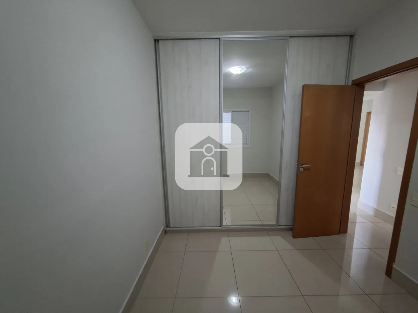 Alugar Apartamento / Padrão em Uberlândia R$ 2.000,00 - Foto 10
