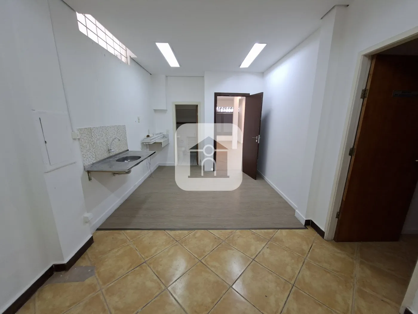 Alugar Comercial / Cômodo em Uberlândia R$ 3.800,00 - Foto 36