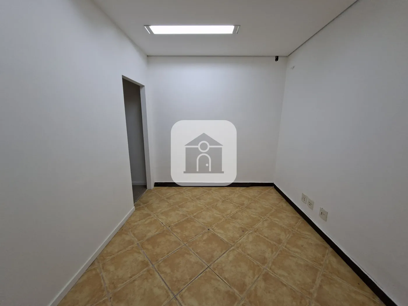 Alugar Comercial / Cômodo em Uberlândia R$ 3.800,00 - Foto 37