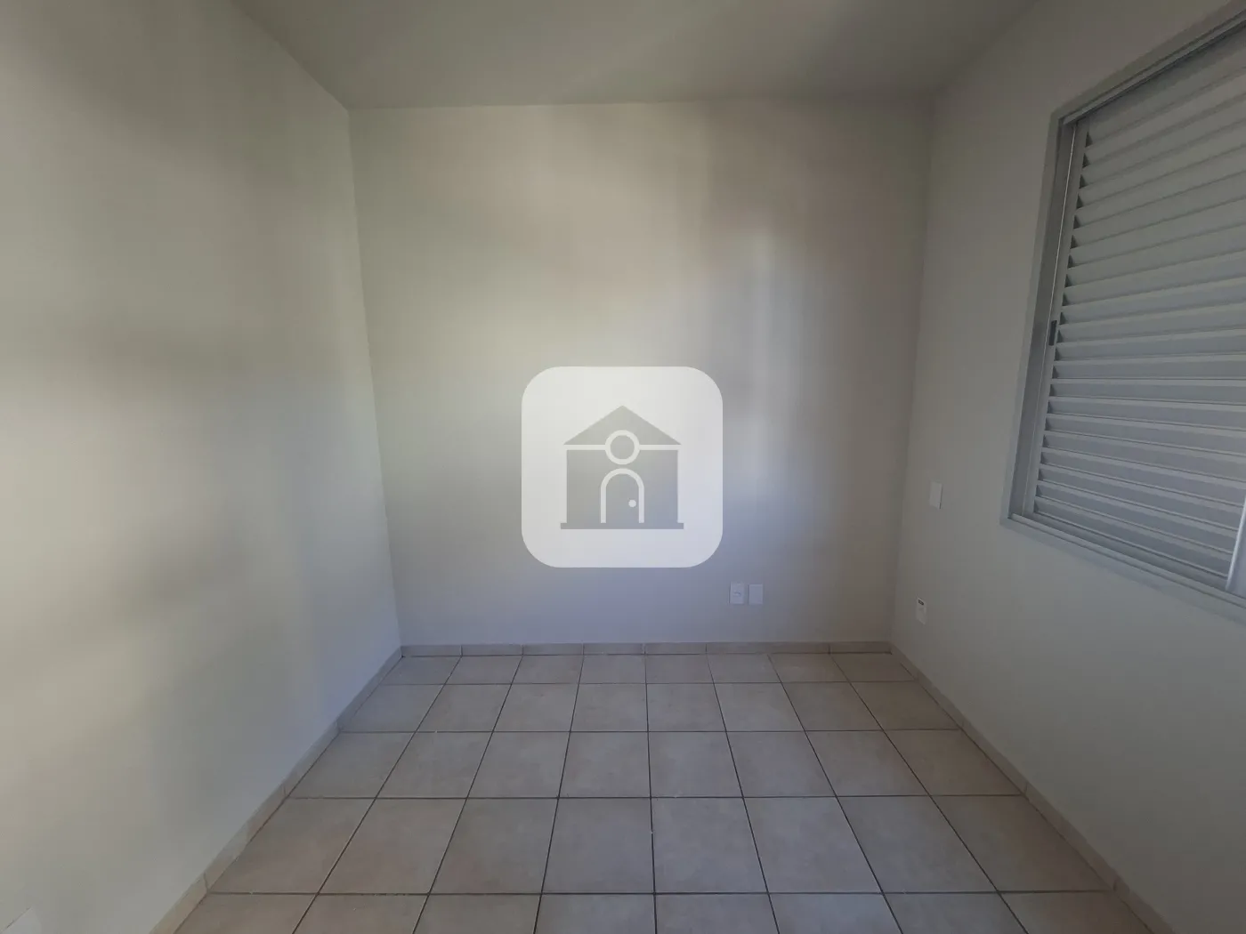 Alugar Apartamento / Padrão em Uberlândia R$ 2.200,00 - Foto 10