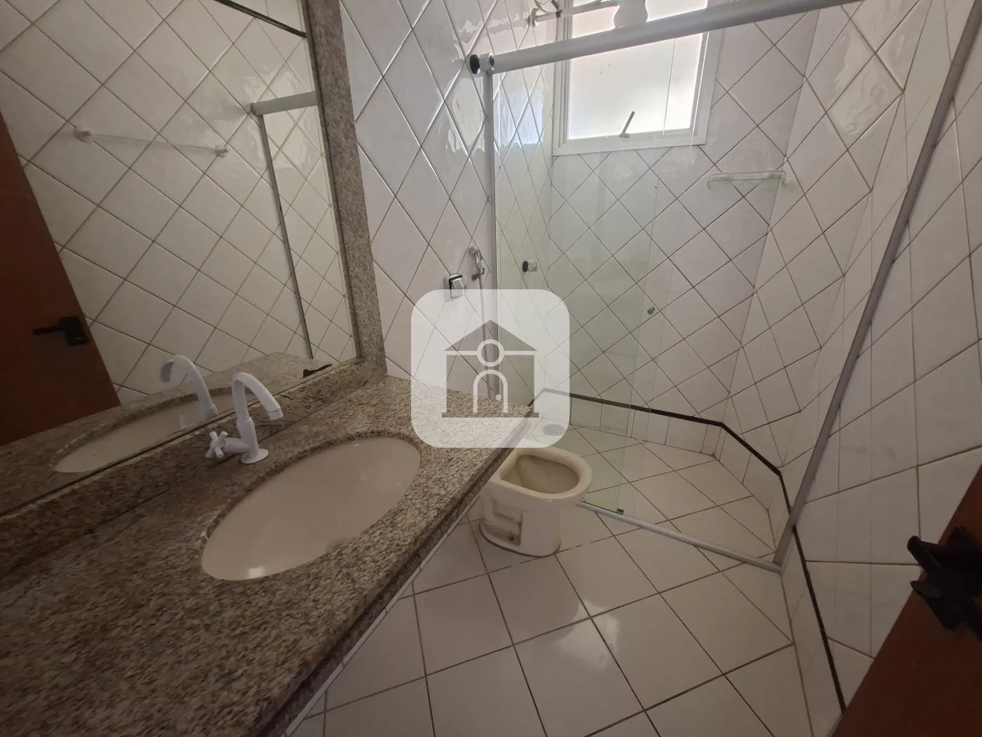 Alugar Apartamento / Padrão em Uberlândia R$ 2.200,00 - Foto 13