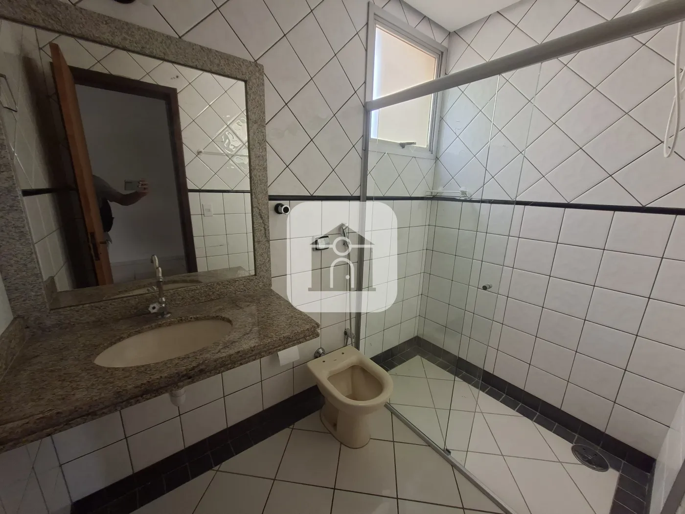 Alugar Apartamento / Padrão em Uberlândia R$ 2.200,00 - Foto 16